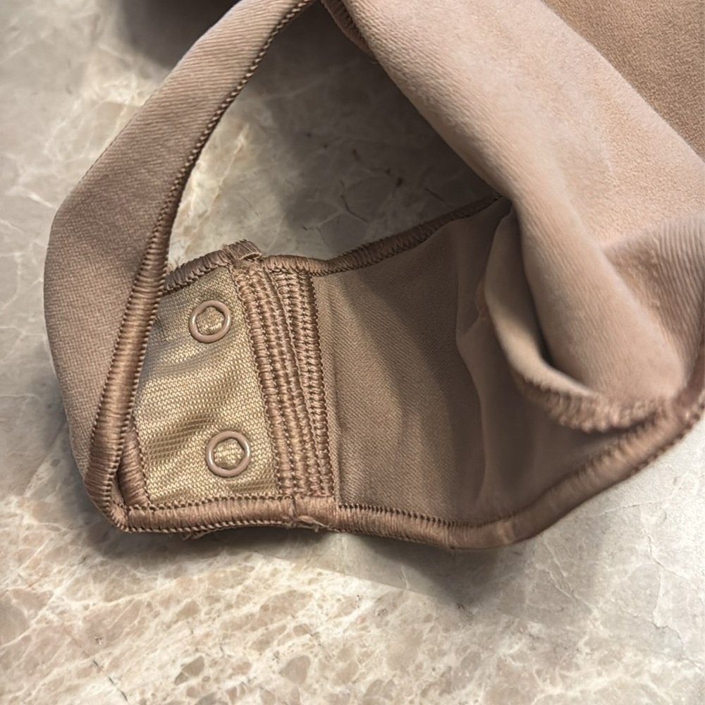 SKIMS SEAMLESS SCULPT THONG BODYSUIT - Picture 8 of 11